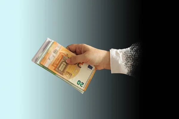Eine Hand mit einem Bündel Euro-Papiergeld, Geschäftskonzept, Horizontal, Nahaufnahme, Kopierraum — Stockfoto