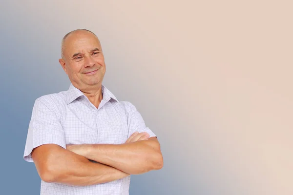Positive man in a light shirt smiling, arms crossed, chest, horizontal, close-up, copy space — Stock Photo, Image