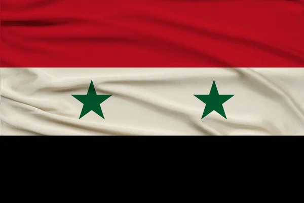 Schöne Fotografie der syrischen Nationalflagge auf zarter, glänzender Seide mit weichen Drapierungen, das Konzept der Staatsmacht, das Landleben, horizontal, Nahaufnahme, Kopierraum — Stockfoto