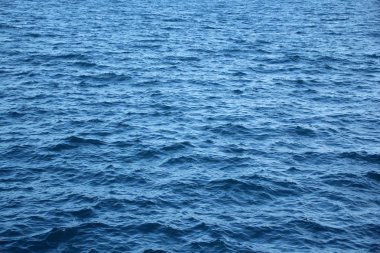 mavi deniz, okyanus dalgaları, köpük ve kabarcıklar ile su, doku, su doğal kaynaklar kavramı, yakın çekim, kopyalama alanı