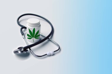 tıbbi stetoskop hafif bir arka plan üzerinde yatıyor, marihuana yaprağı simgesi ile ilaçlar için beyaz kavanoz, tıbbi esrar kavramı, narkotik maddeler, close-up, kopyalama alanı