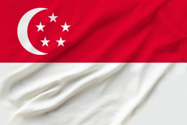 yumuşak perdeler ile hassas parlak ipek Singapur ulusal bayrağı güzel fotoğraf, devlet gücü kavramı, ülke hayatı, yatay, yakın çekim, kopya alanı