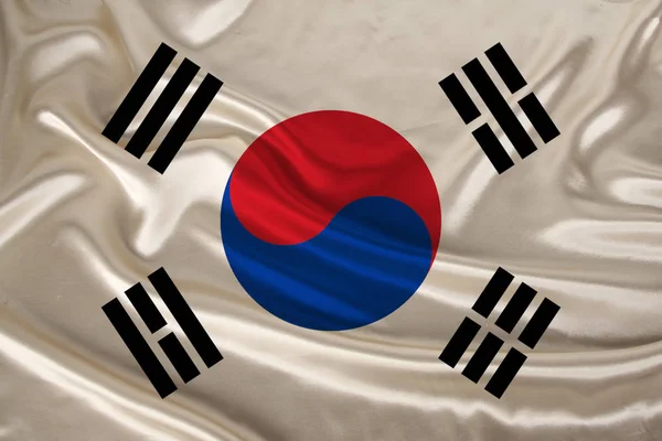 Foto de la bandera nacional de Corea del Sur en una textura lujosa de satén, seda con olas, pliegues y reflejos, primer plano, espacio para copiar, concepto de viaje, economía y política de estado, ilustración — Foto de Stock