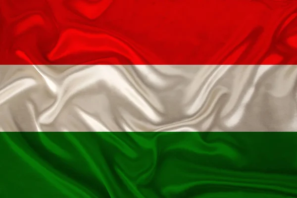 サテン、波、折り目やハイライト、クローズアップ、コピースペース、旅行の概念、経済と国家政策、イラストとサテンの豪華なテクスチャにハンガリーの国旗の写真、シルク — ストック写真