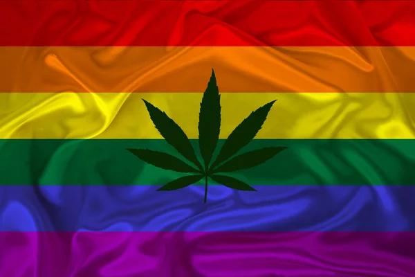 Hoja verde de cáñamo y hermosa seda bandera nacional LGBT arco iris, concepto de cannabis medicinal, legalización de las drogas, narcotráfico — Foto de Stock