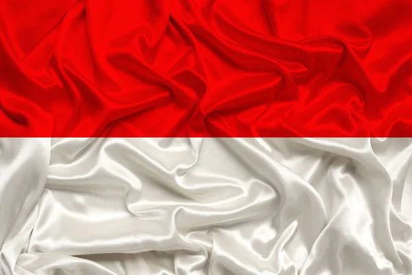 Hermosa foto de la bandera nacional de Mónaco e Indonesia en la delicada seda brillante con cortinas suaves, el concepto de poder estatal, la vida en el país, horizontal, primer plano, espacio de copia —  Fotos de Stock