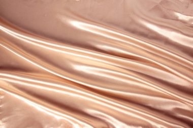 hassas bej parlak ipek yumuşak kıvrımlar, lüks konsept, tasarımcı için arka plan, yatay, yakın çekim, kopyalama alanı
