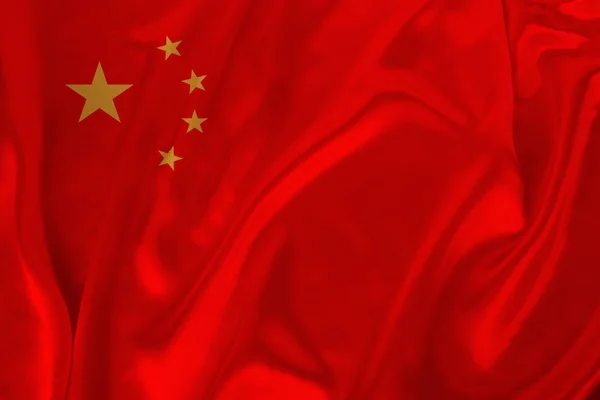 Foto van de nationale vlag van China op een luxe textuur van satijn, zijde met golven, plooien en hoogtepunten, close-up, kopie ruimte, concept van reizen, economie en staatsbeleid, illustratie — Stockfoto