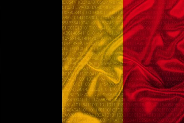 Όμορφη χρωματιστή εθνική σημαία του κράτους του Βελγίου σε ύφασμα με το σύγχρονο τεχνολογικό μοτίβο, closeup — Φωτογραφία Αρχείου