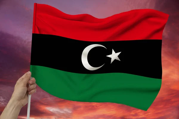 Красиве фото національного прапора Лівії на делікатному блискучому шовку з м'яким драпіровкою, поняття державної влади, сільського життя, горизонтальний, зблизька, копіювальний простір. — стокове фото