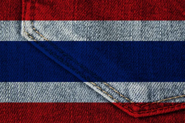 Foto der schönen farbigen Nationalflagge des modernen Staates Thailand auf texturiertem Stoff, Konzept Tourismus, Auswanderung, Wirtschaft und Politik, Nahaufnahme — Stockfoto