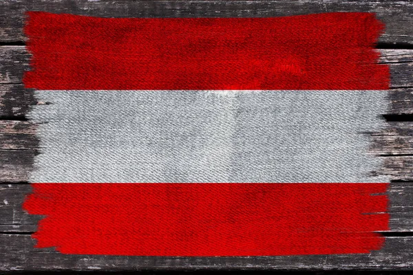 Nationalflagge Österreichs auf zarter Seide mit Windfalten, Reisekonzept, Immigration, Jeans-Textur — Stockfoto