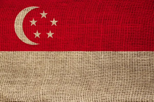 Foto da bela bandeira nacional colorida do estado de Singapura em um tecido texturizado, conceito de turismo, economia e política, close-up — Fotografia de Stock
