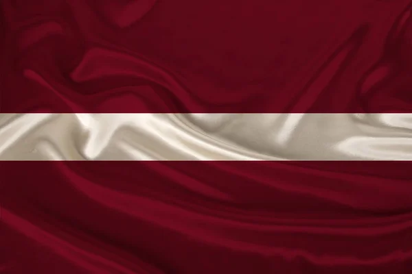 Saten lüks bir doku üzerinde Letonya ulusal bayrağının fotoğraf, dalgalar, kıvrımlar ve vurgular ile ipek, yakın çekim, kopya alanı, seyahat kavramı, ekonomi ve devlet politikası, illüstrasyon — Stok fotoğraf
