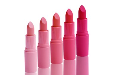 İzole edilmiş beyaz arkaplanda kırmızı, ahududu, pembe, mercan, şeftali rengi, yakın plan, dekoratif kozmetik konsepti