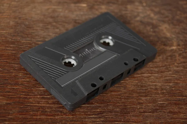 Alte Retro Audio Kassette Für Ein Tonbandgerät Auf Einem Holztisch — Stockfoto