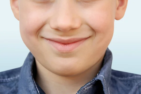 Pojke Unge Leende Med Öppen Mun Närbild Barnmun Begreppet Barn — Stockfoto