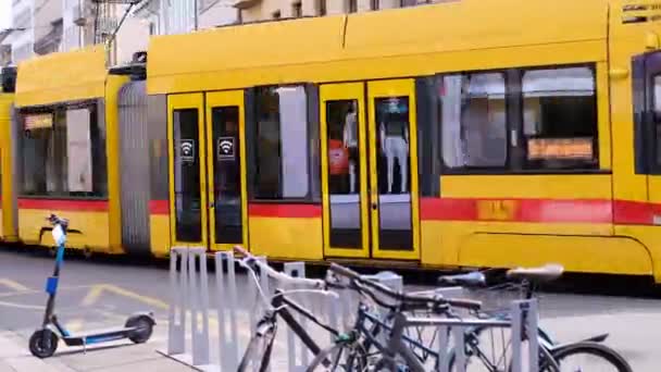 Basel Switzerland Hazi Ran 2020 Tramvay Basel Sokaklarında Turist Tarihsel — Stok video
