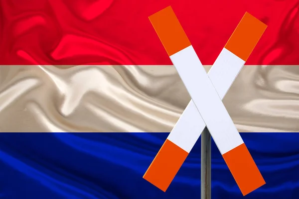 Douaneteken Stop Aandacht Tegen Achtergrond Van Zijde Nationale Vlag Van — Stockfoto