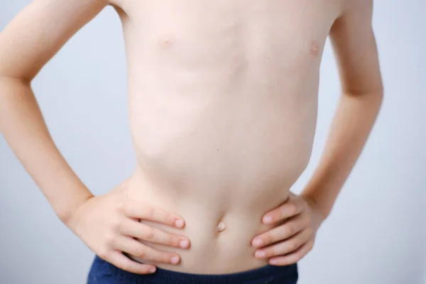 Niño Niño Edad Escuela Primaria Con Torso Desnudo Estructura Delgada — Foto de Stock