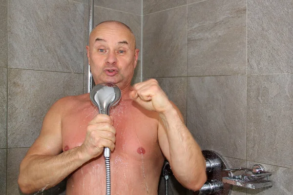 Horizontal Photo Man Who Washes Shower Stream Water Sings — Stock Photo, Image