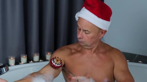 Adulte Homme Santa Claus Chapeau Trouve Dans Grand Bain Rond — Video