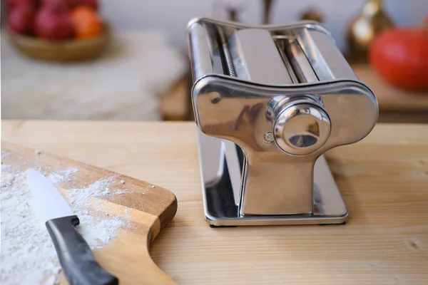 Metal Pasta Home Noodle Making Machine Stands Table Baked Goods — Stock Photo, Image