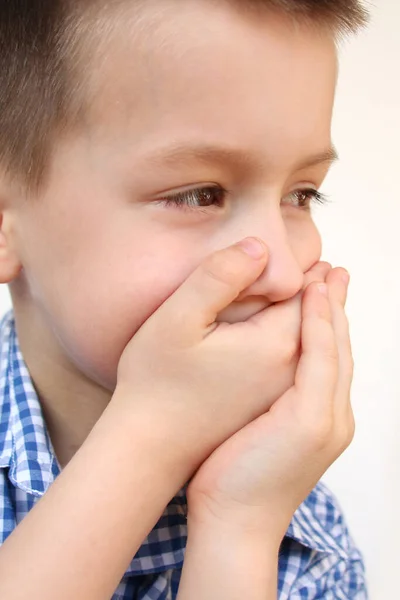 Kind Schooljongen Houdt Zijn Handen Onderkaak Rimpels Van Kiespijn Het — Stockfoto