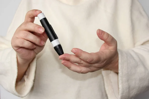 Close Female Hands Woman Makes Test Lancet Pen Glucometer Medical — Stock Photo, Image