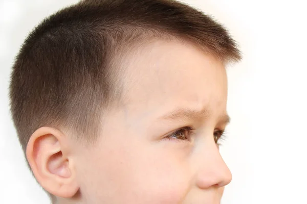 Menino Criança Parte Rosto Olhos Perto Olha Para Lado Conceito — Fotografia de Stock