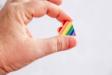 Alman ehliyeti AB bayrağı, Modern Avrupa sürücü izni, ulaşım hakları, AB vatandaşı seyahat, taşınabilirlik belgesi, yakın plan makro çekim, Frankfurt - 9 Temmuz 2025 