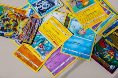 Pokemon Kartları, oyunculuk hayal gücü, Eğitim Oyunları, popüler Pokemon Fan Kültürü, çocukluk anıları, nostalji dalgası, Frankfurt - 29 Mart 2025 