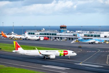 TAP Air Portugal uçağı Madeira Havaalanı, Airbus A321 uçak, havacılık endüstrisi ve seyahat, havacılık, havaalanı sahnesi, en iyi seyahat noktası, Madeira, Portekiz - 1 Ocak 2025