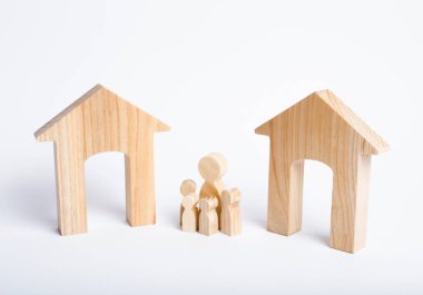 Çocuklu bir aile iki ev arasında stand ve bir karar, bir seçim yapmak. Doğru bir karar ve öncelik, gelecekteki aile atama benimsenmesi. Yeni bir ev için arama
