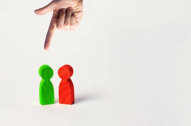 iki, işçilerin ve çalışanların, azaltma ve görevden alınması, promosyon için arama, bir yetenekli işçi seçimi arasında doğru kişi seçimi. İşten çıkarma ve işe alma insanların çalışma. İnsan kaynakları yönetimi. işe alma