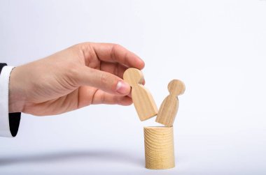 Bir kişi başka bir tarafından değiştirilir. Çalışanın ateş ve onun yerine başka bir çalışan tarafından koymak. Deplasman ofisinden bir kişinin. İnsanlarla Robotik ve yapay zeka