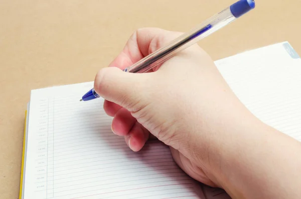 Uma Mão Feminina Escreve Caderno Faz Anotações Planos Para Dia — Fotografia de Stock