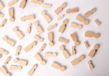 Ahşap figürler insanların beyaz bir arka plan üzerinde yalan söylüyorsun. İnsan kaynakları yönetimi kavramı. Kelle avcıları. İnsanların çalışma arayın. İkinci yarı için arama. Sosyal ağ. İş