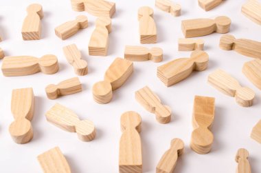 Ahşap figürler insanların beyaz bir arka plan üzerinde yalan söylüyorsun. İnsan kaynakları yönetimi kavramı. Kelle avcıları. İnsanların çalışma arayın. İkinci yarı için arama. Sosyal ağ. İş