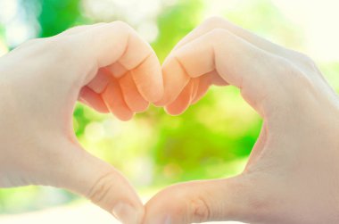 kalp, aşk kavramı, aşk çift, erkek ve kız arkadaşı, romantizm şeklinde el