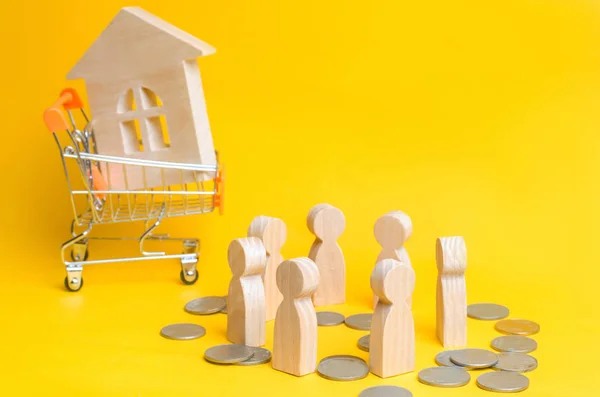 Mensen House Een Mand Van Een Supermarkt Veiling Openbare Verkoop — Stockfoto