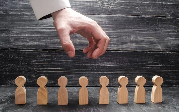 İşadamı'nın el insanlar rakamlar üzerinde asılı ve onları kapmak için hazırlar. İşten çıkarma işçiler, iş yok. Keyfilik yetkililer, vergi ücretleri, yolsuzluk.