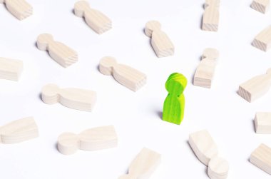 Sahne ışıkları altında bir kişidir. Bir adam ahşap bir rakam. Kavram iş fikri. İyi iş. İnsanlar etrafında yalan söyler. Zafer, ilerleme, yenilik. Beyaz arka plan.