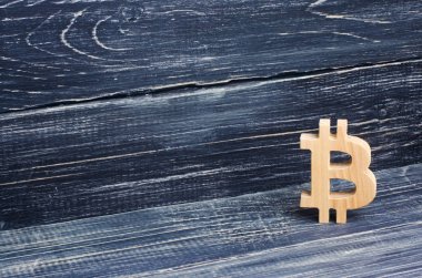 Bir arka plan siyah kurulların ahşap Bitcoin. Kripto para birimi, teknoloji engelleme. Çöküşü ve bitcoin maliyeti artış. Araştırma çiftlikleri, madenciler, Menkul Kıymetler Borsası kriptalarının. Adem-i merkeziyetçi para