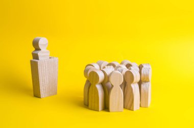 Kişilik bir kalabalık hitaben bir konuşma Kürsüsü lideri konuşuyor. İş kavramı lider ve liderlik nitelikleri, kalabalık yönetimi, siyasi tartışma ve seçimler. İşletme Yönetimi.