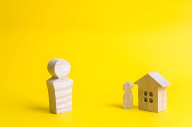 Tehdit edici bir tür büyük bir adam ayakta ve küçük bir evde küçük bir adam arıyorum. Agresif iş yönetimi, soygun vergi hizmetleri ve devlet. Özellik için tehdit.