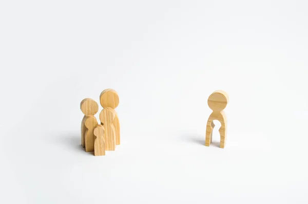 Statuette Legno Persone Forma Famiglia Uomo Con Vuoto Bambino All — Foto Stock