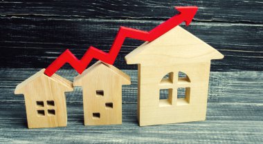 Ahşap evler için büyük bir kırmızı küçük oka üst üste ayağa kalk. Emlak için yüksek talep kavramı. konut enerji verimliliğini artırmak. içinde ev fiyatları yükseldi. Özellik. nüfus artışı