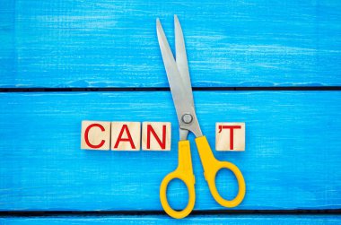 Kendimi motive edebilirim. Yazılı kelimenin t harfini kesebilirim. Yapabilirim diyor. Amaç başarı, potansiyel, üstesinden gelmek.