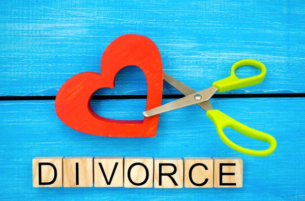 Ψαλίδι Κόβει Την Καρδιά Επιγραφή Διαζύγιο Έννοια Του Σπασίματος Σχέσεις — Φωτογραφία Αρχείου